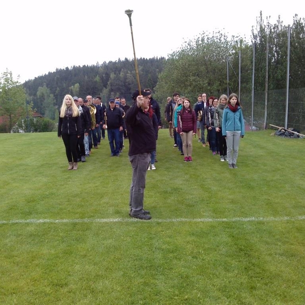 Letzte Probe am Sportplatz in St. Leonhard